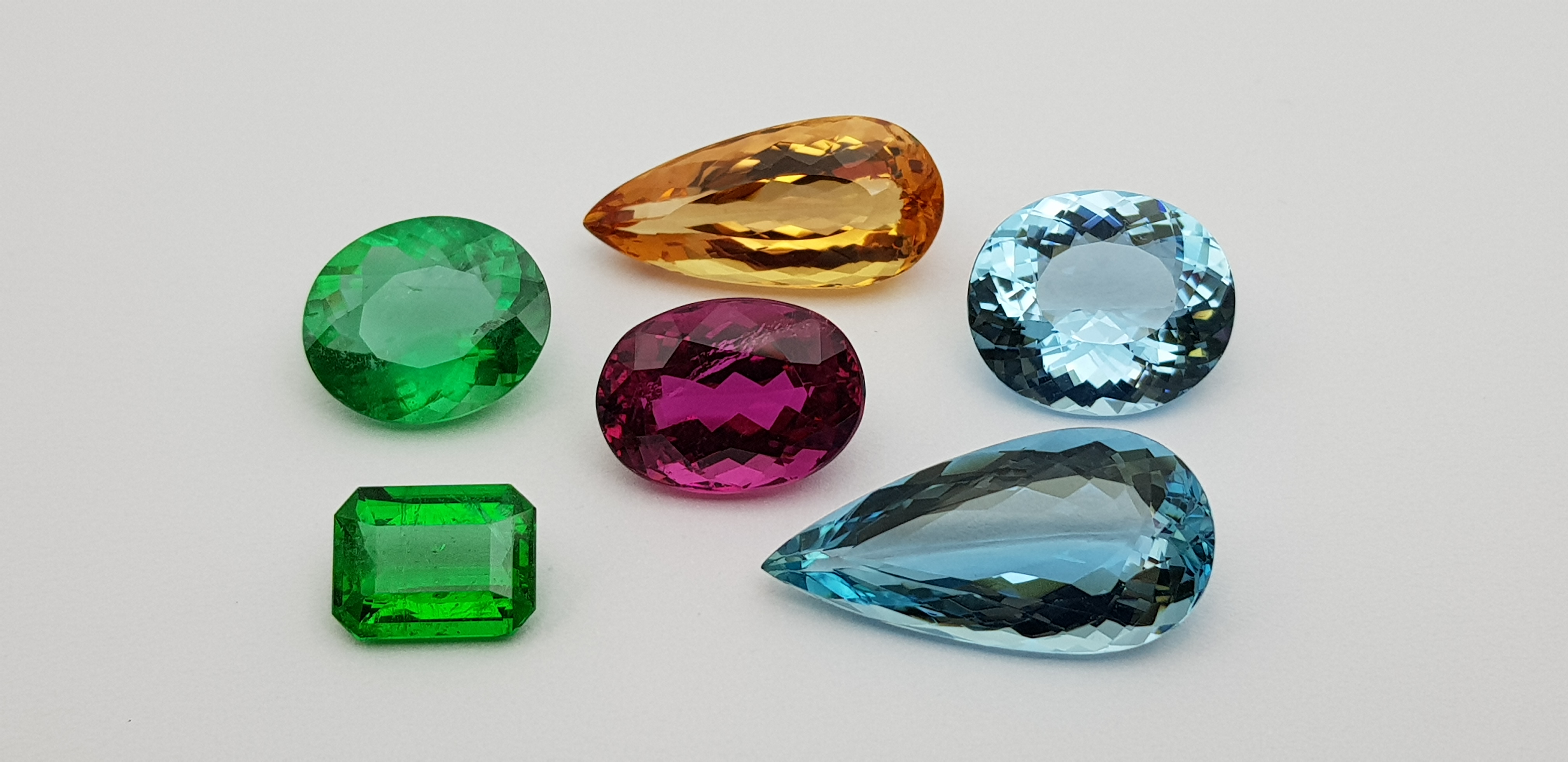 Classificação de diamante com lupa