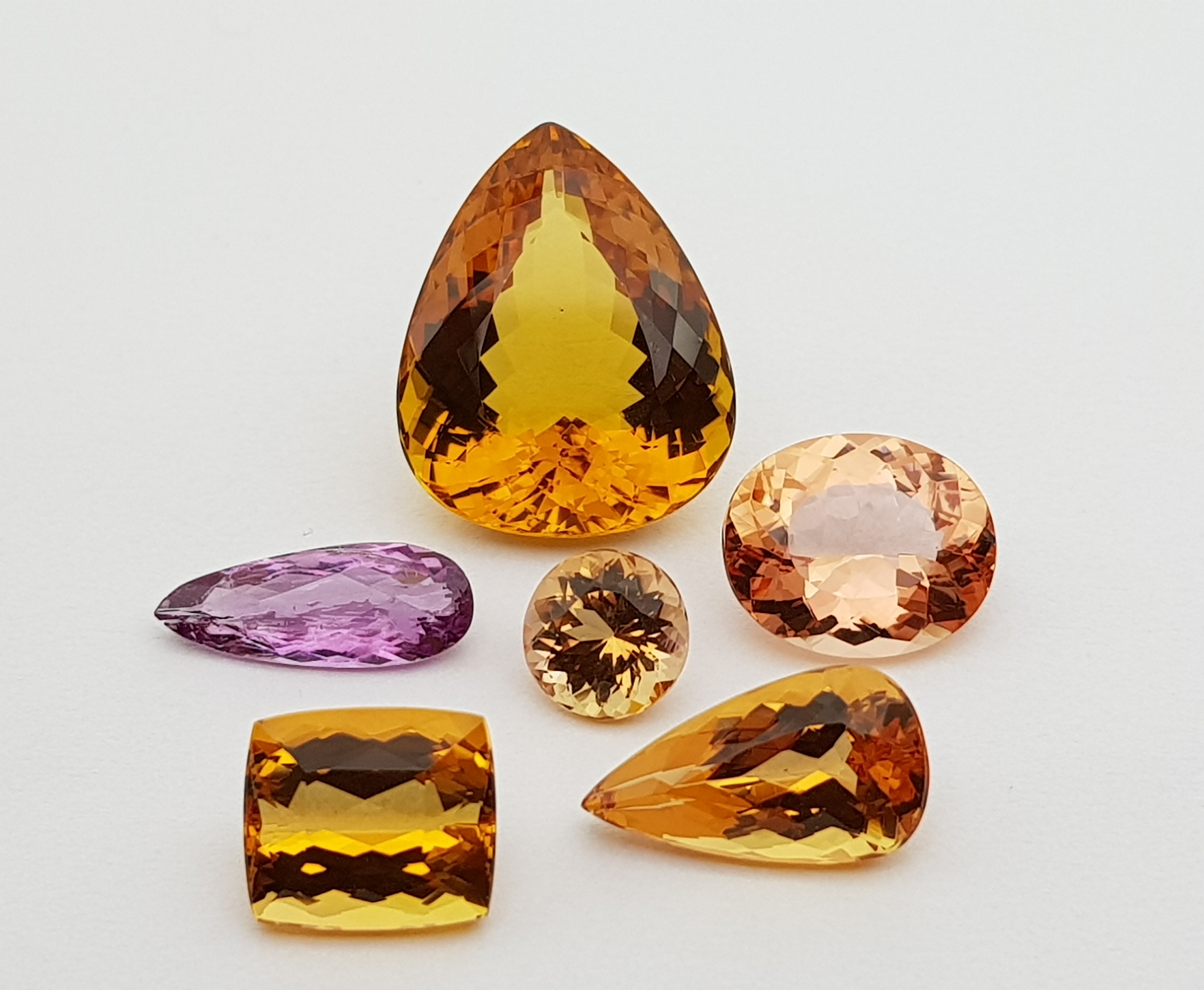 Joias com gemas coradas analisadas pela Ignius